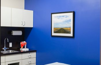 treatment room at Shoulders & Knees Steven Struhl MD practice